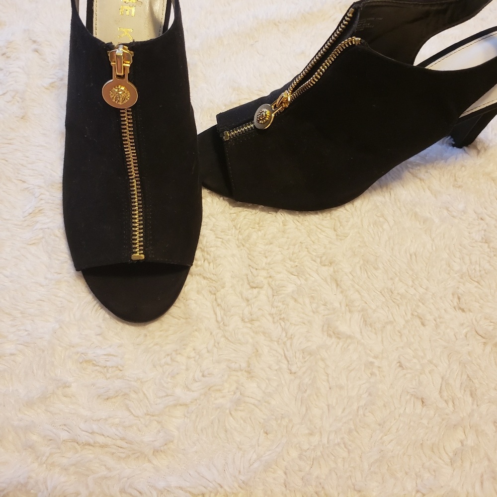Anne Klein black and gold zip up heel